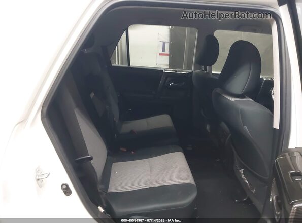 JTEMU5JR2M5933922 2021 TOYOTA 4RUNNER White VIN კოდის სტიკერის ხედი