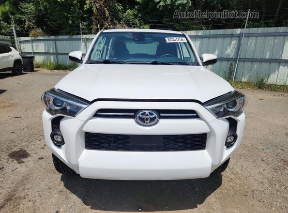 JTEMU5JR2N6043951 2022 TOYOTA 4RUNNER White Widok z przodu