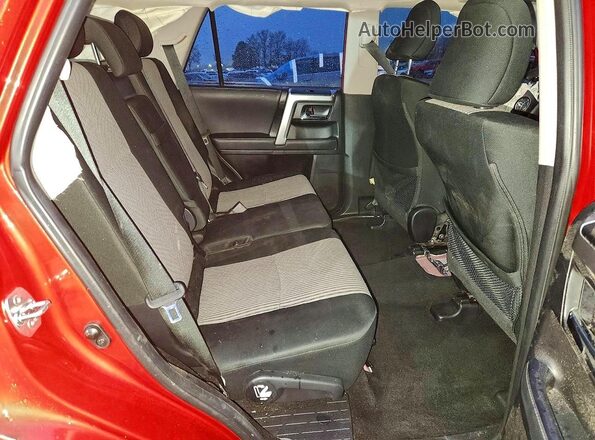 JTEMU5JR3P6127022 2023 TOYOTA 4RUNNER Red Widok wnętrza z tyłu