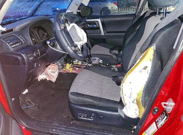JTEMU5JR3P6127022 2023 TOYOTA 4RUNNER Red Widok wnętrza z przodu