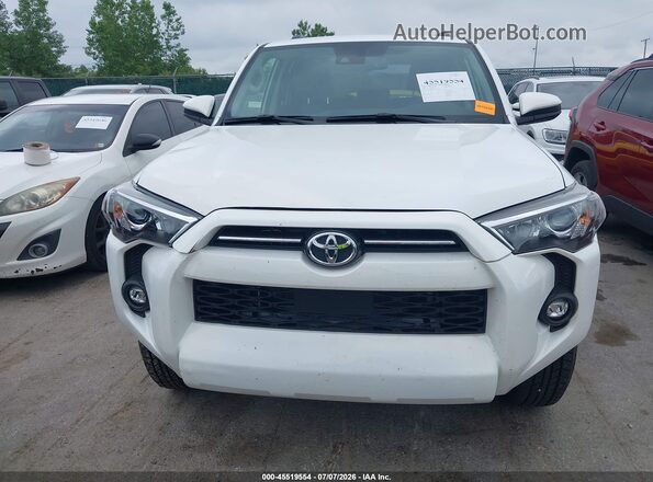 JTEMU5JR4R6293178 2024 TOYOTA 4RUNNER White Front view