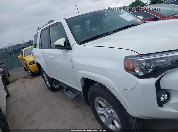 JTEMU5JR4R6293178 2024 TOYOTA 4RUNNER White Rear interior view