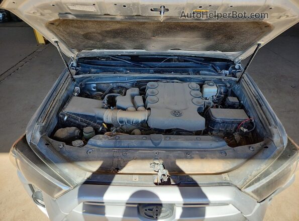 JTEMU5JR5M5933283 2021 TOYOTA 4RUNNER Silver ძრავის განყოფილების ხედი
