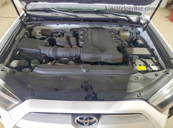 JTEMU5JR5N6042504 2022 TOYOTA 4RUNNER White Engine compartment view