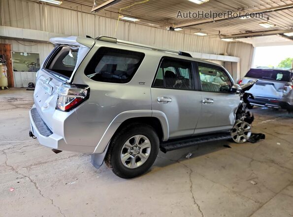 JTEMU5JR5R6271352 2024 TOYOTA 4RUNNER Silver Задня права чверть