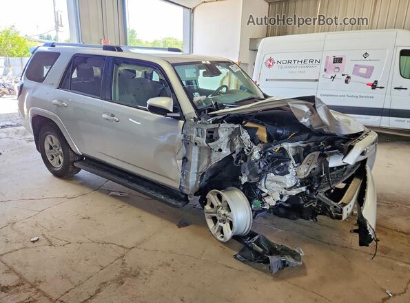 JTEMU5JR5R6271352 2024 TOYOTA 4RUNNER Silver Передня права чверть