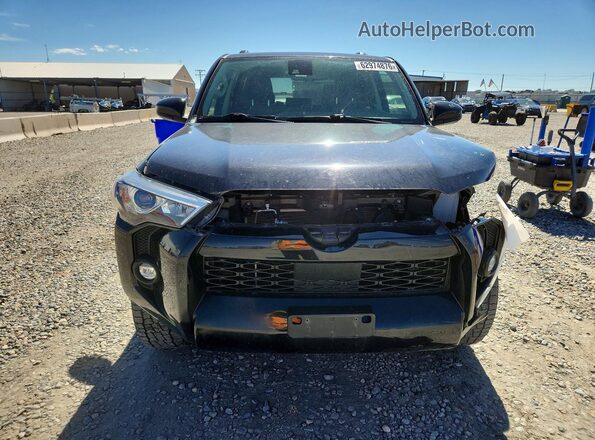 JTEMU5JR6N5975267 2022 TOYOTA 4RUNNER Charcoal Widok z przodu