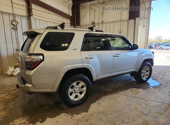 JTEMU5JR6N6063202 2022 TOYOTA 4RUNNER Silver უკანა მარჯვენა