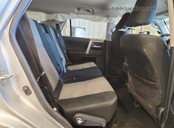 JTEMU5JR6N6063202 2022 TOYOTA 4RUNNER Silver უკანა სალონის ხედი