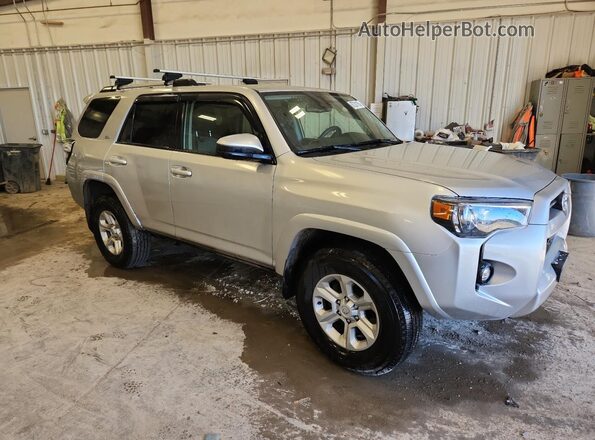 JTEMU5JR6N6063202 2022 TOYOTA 4RUNNER Silver წინა მარჯვენა