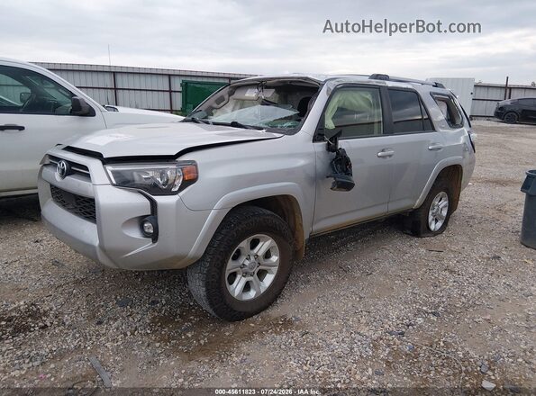 JTEMU5JR8R6242086 2024 TOYOTA 4RUNNER Silver წინა მარცხენა ხედი სამი მეოთხედიდან