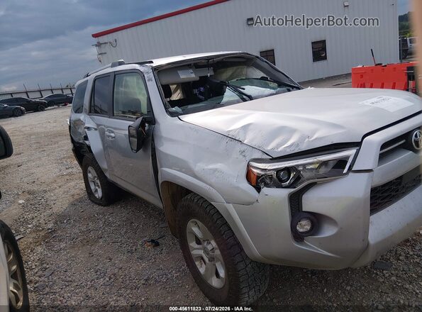 JTEMU5JR8R6242086 2024 TOYOTA 4RUNNER Silver წინა ხედი
