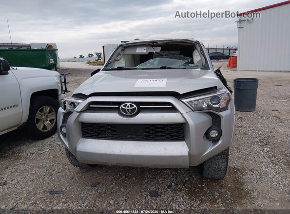 JTEMU5JR8R6242086 2024 TOYOTA 4RUNNER Silver წინა პანელის ხედი