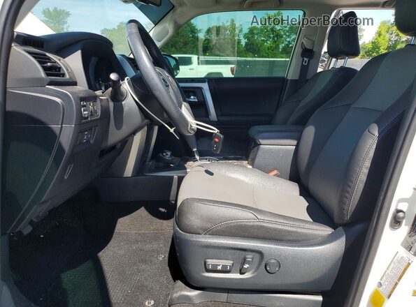 JTENU5JR1P6200506 2023 TOYOTA 4RUNNER Белый Вид салона спереди