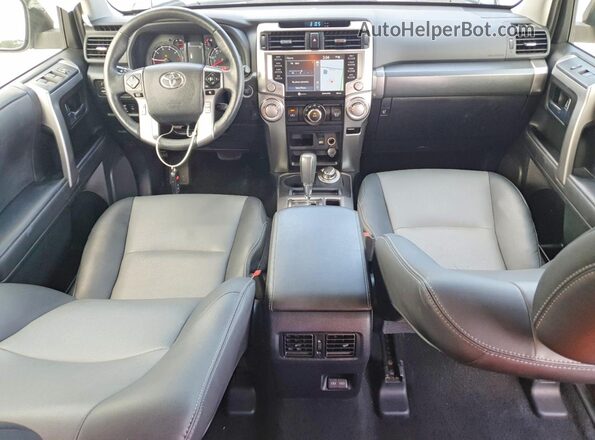 JTENU5JR2P6176183 2023 TOYOTA 4RUNNER Silver Առջևի վահանակի տեսք