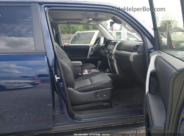 JTENU5JR7R6241256 2024 TOYOTA 4RUNNER Blue Vista interior delantera