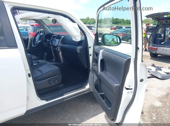 JTENU5JR8P6140160 2023 TOYOTA 4RUNNER White Vista interior delantera