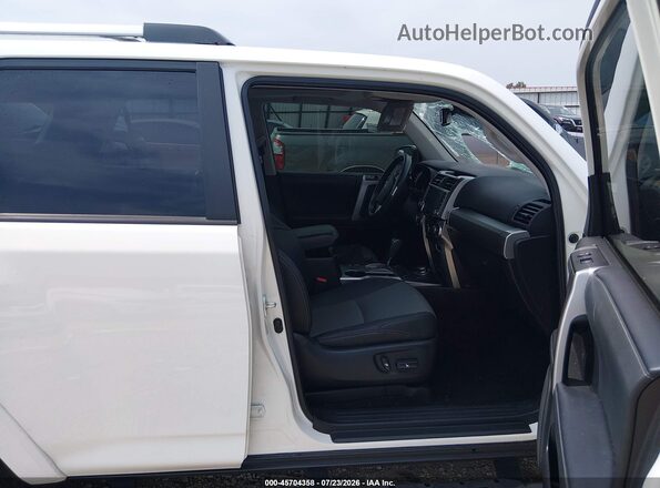 JTENU5JR9M5966257 2021 TOYOTA 4RUNNER White Widok wnętrza z przodu