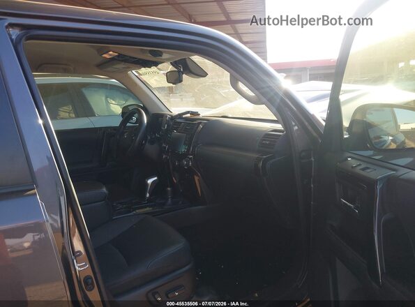 JTERU5JR0P6166284 2023 TOYOTA 4RUNNER Серый Вид салона спереди