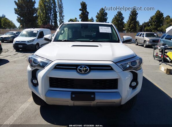 JTERU5JR1N6007335 2022 TOYOTA 4RUNNER Белый Вид щитка приборов
