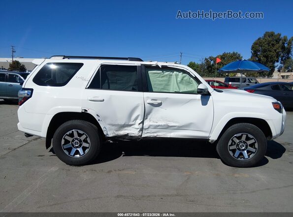 JTERU5JR1N6007335 2022 TOYOTA 4RUNNER Белый Вид задней части салона