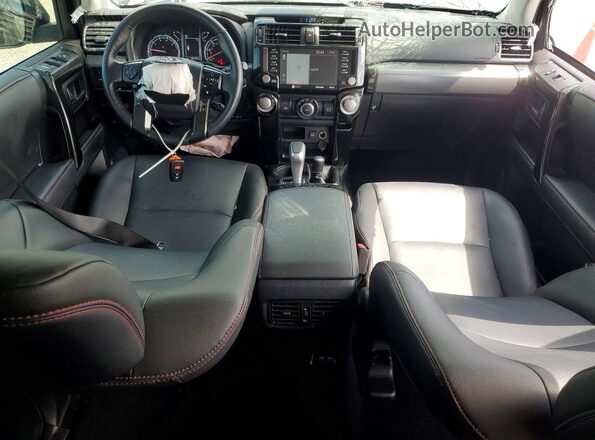 JTERU5JR1R6278496 2024 TOYOTA 4RUNNER Серый Вид панели приборов