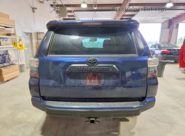 JTERU5JR1R6289045 2024 TOYOTA 4RUNNER Blue Вид ззаду