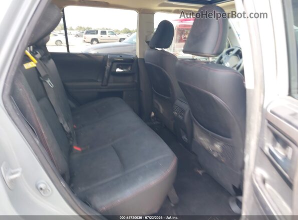 JTERU5JR2N6007568 2022 TOYOTA 4RUNNER Green VIN կոդի պիտակի տեսք