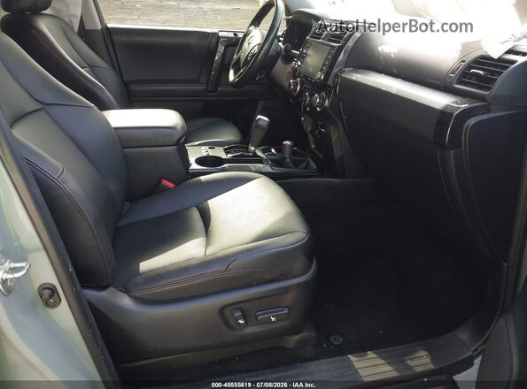 JTERU5JR3P6095517 2023 TOYOTA 4RUNNER Серый Вид салона спереди