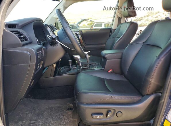 JTERU5JR4P6096529 2023 TOYOTA 4RUNNER Синий Вид салона спереди