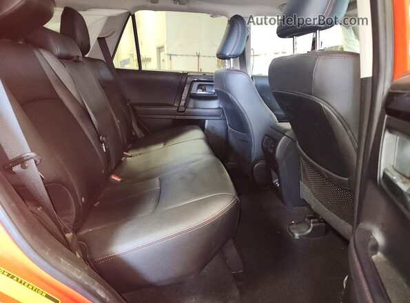 JTERU5JR4R6244827 2024 TOYOTA 4RUNNER Оранжевый Вид задней части салона