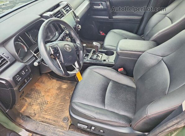 JTERU5JR5N5982376 2022 TOYOTA 4RUNNER Зеленый Вид салона спереди