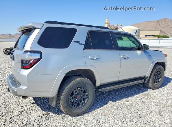 JTERU5JR6M5953645 2021 TOYOTA 4RUNNER Silver Tył prawy
