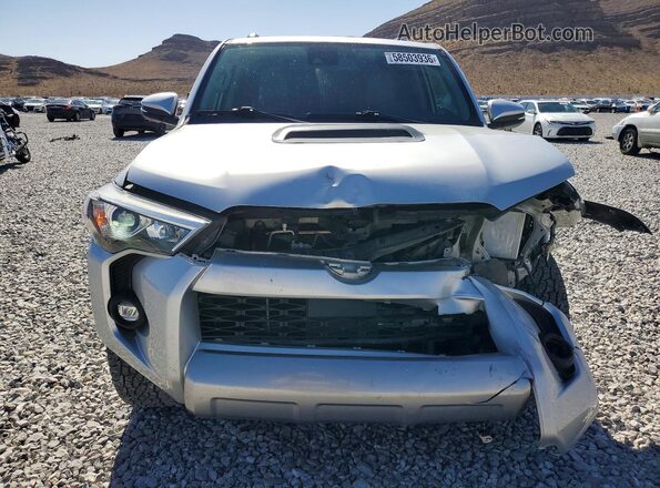 JTERU5JR6M5953645 2021 TOYOTA 4RUNNER Silver Widok z przodu