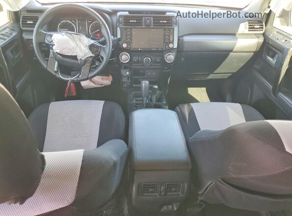 JTERU5JR6M5953645 2021 TOYOTA 4RUNNER Silver Widok deski rozdzielczej