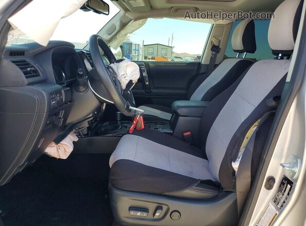 JTERU5JR6M5953645 2021 TOYOTA 4RUNNER Silver Widok wnętrza z przodu