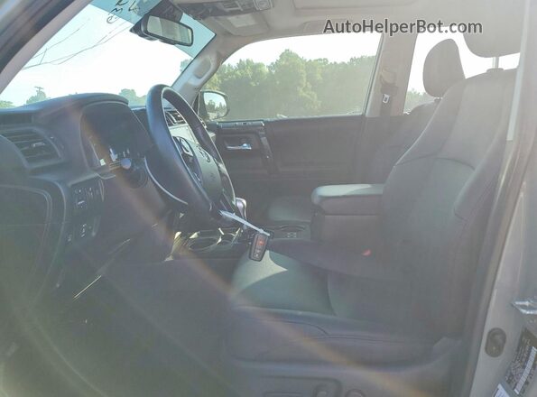 JTERU5JR6P6179086 2023 TOYOTA 4RUNNER Gray Вид салону спереду
