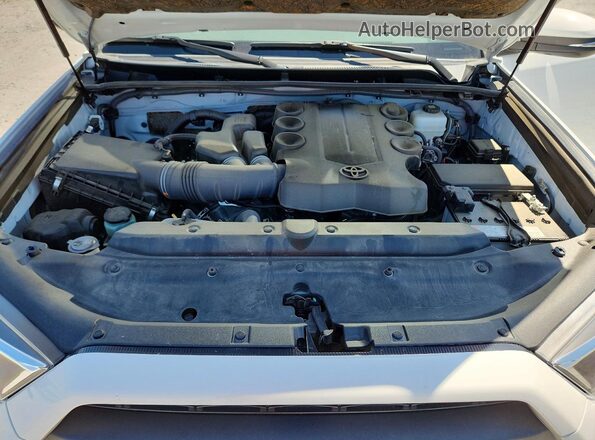 JTERU5JR6R6233652 2024 TOYOTA 4RUNNER White Engine compartment view