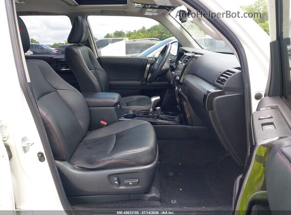 JTERU5JR7M5851710 2021 TOYOTA 4RUNNER White Widok wnętrza z przodu