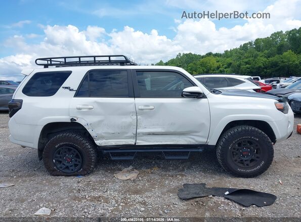 JTERU5JR7M5851710 2021 TOYOTA 4RUNNER White Widok wnętrza z tyłu