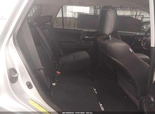 JTERU5JR8R6257094 2024 TOYOTA 4RUNNER Gray VIN კოდის სტიკერის ხედი