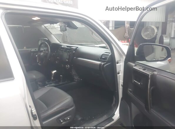 JTERU5JR8R6257094 2024 TOYOTA 4RUNNER Gray წინა სალონის ხედი