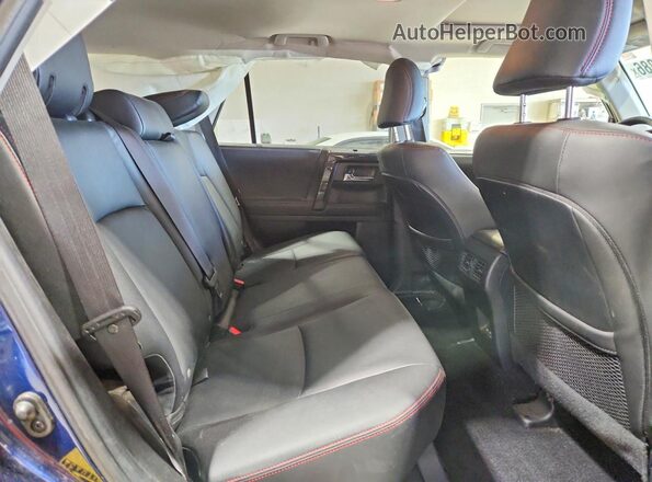 JTERU5JR8R6263512 2024 TOYOTA 4RUNNER Blue Widok wnętrza z tyłu