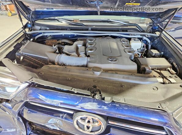JTERU5JR8R6263512 2024 TOYOTA 4RUNNER Blue Widok komory silnika