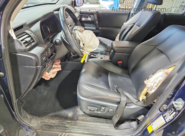 JTERU5JR8R6263512 2024 TOYOTA 4RUNNER Blue Widok wnętrza z przodu