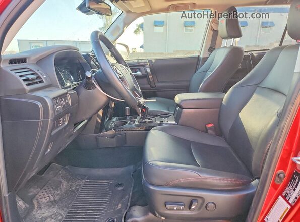JTERU5JR8R6274347 2024 TOYOTA 4RUNNER Red Вид салону спереду