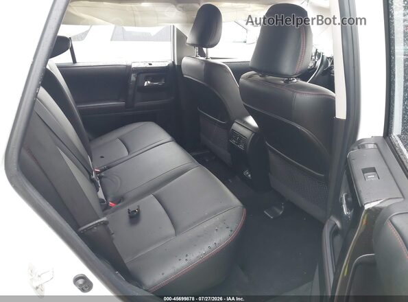 JTERU5JR8R6302955 2024 TOYOTA 4RUNNER White VIN კოდის სტიკერის ხედი