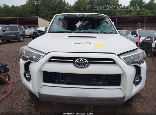 JTERU5JR8R6302955 2024 TOYOTA 4RUNNER White ხელსაწყოთა პანელის ხედი