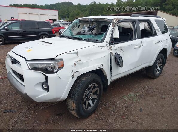 JTERU5JR8R6302955 2024 TOYOTA 4RUNNER White წინა მარცხენა ხედი სამი მეოთხედიდან