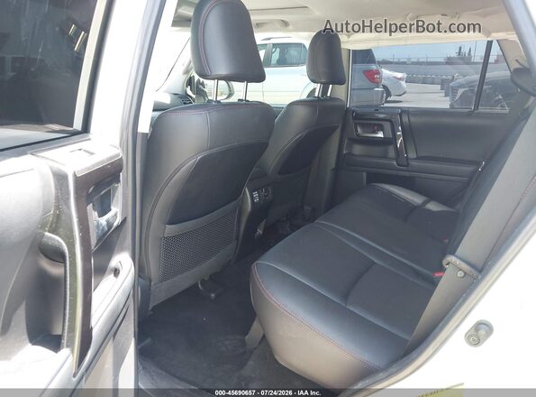 JTERU5JR9M5949783 2021 TOYOTA 4RUNNER White VIN კოდის სტიკერის ხედი